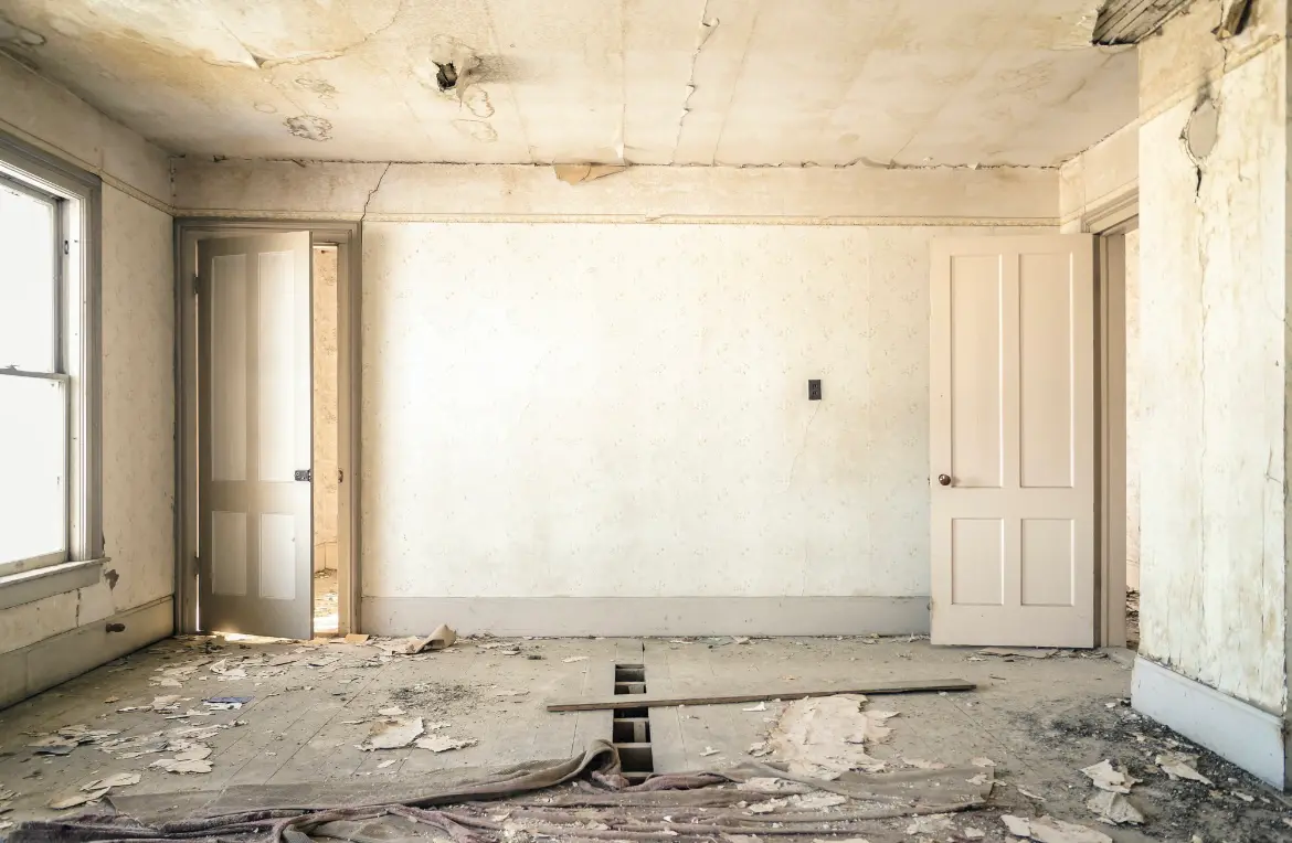 Waste disposal crew managing a cleanout project in Dunlap